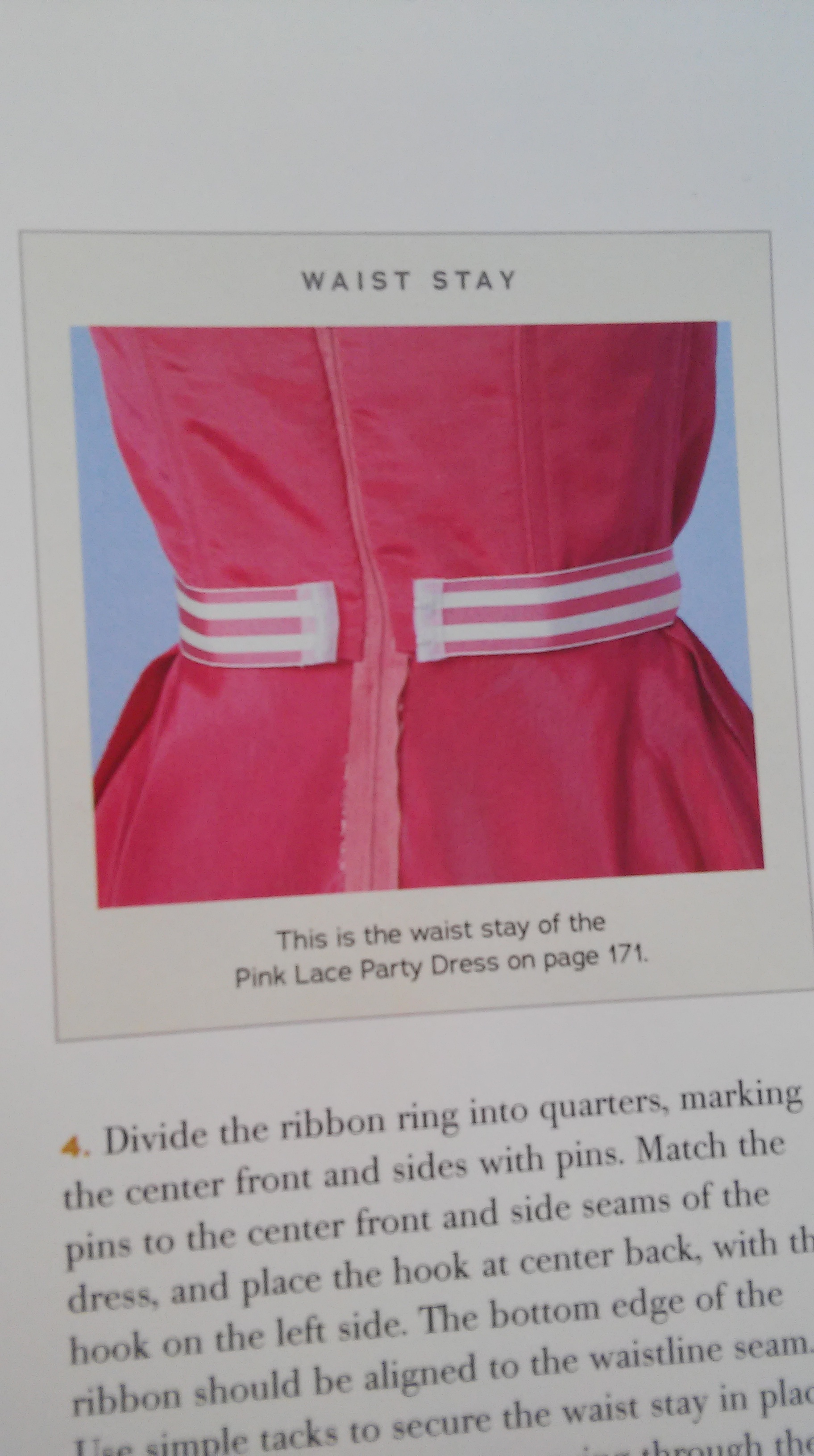 picture of a waist stay on the waist of a dress